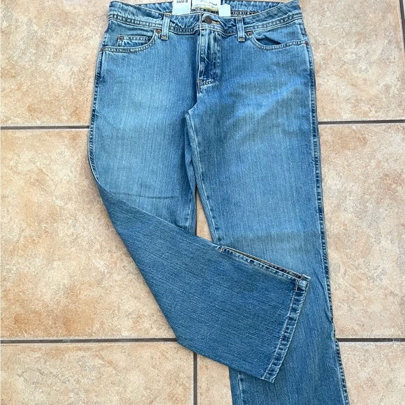 Old Navy Vintage Crop Cut 100% Cotton Jeans (Size 8) NWT - Picture 2 of 8